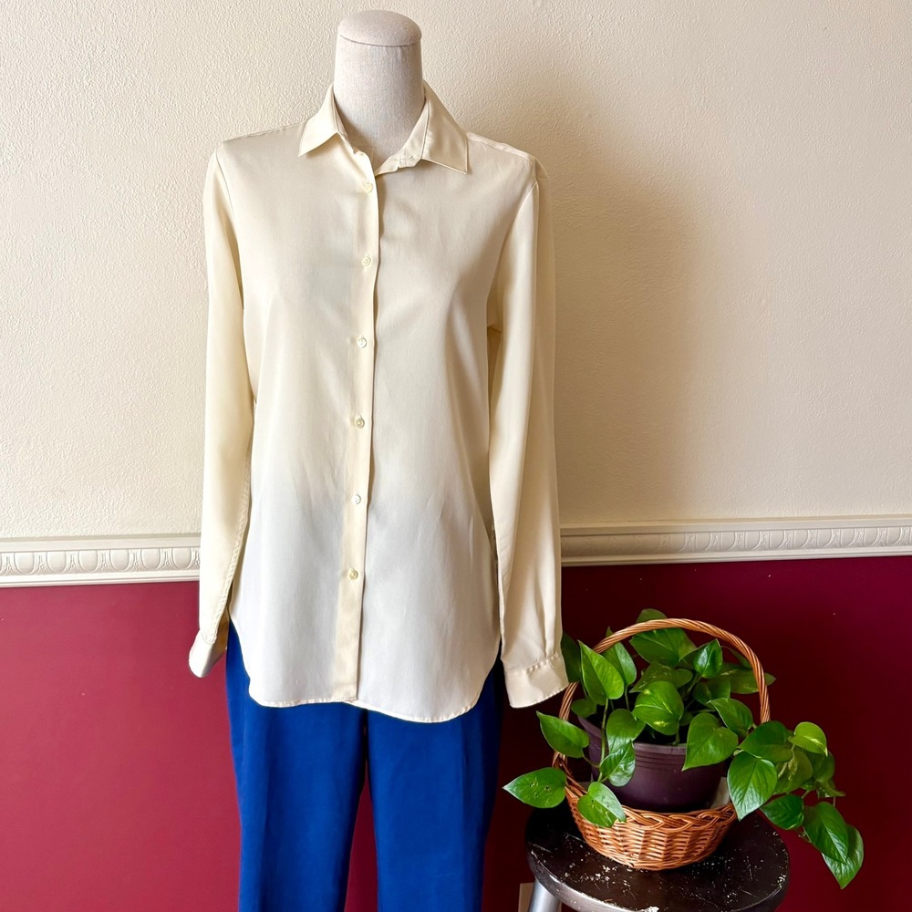Foxcroft Vintage Classic Cream Button Down Chiffon Blouse Dress Shirt 10 Neutral